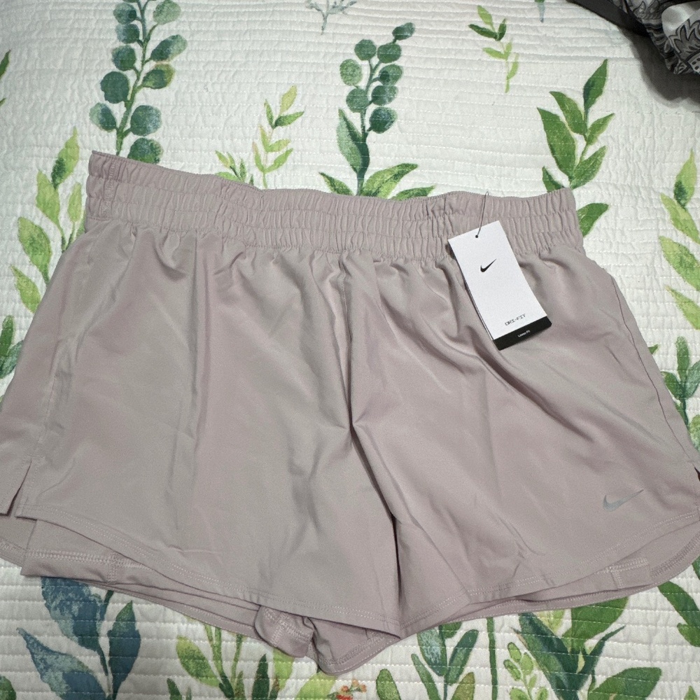 Never Worn Brand New With Tags Women’s Nike dri-fit shorts!!!